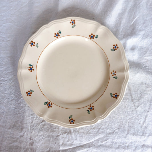 ディゴワンサルグミンヌ 花リム 『ARROMANCHES』 シリーズ ディナープレート 平皿 A フランスアンティーク食器 蚤の市 ブロカント