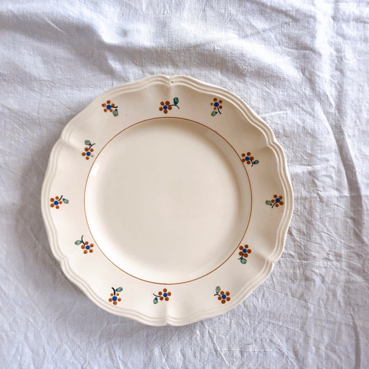 ディゴワンサルグミンヌ 花リム 『ARROMANCHES』 シリーズ ディナープレート 平皿 C フランスアンティーク食器 蚤の市 ブロカント