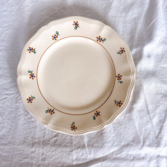 ディゴワンサルグミンヌ 花リム 『ARROMANCHES』 シリーズ ディナープレート 平皿 C フランスアンティーク食器 蚤の市 ブロカント