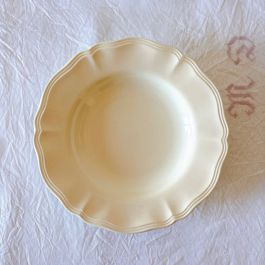 ディゴワン&サルグミンヌ 花リム デザートプレート A – フランスアンティーク アイボリー レリーフ 深皿 1920-1950年代