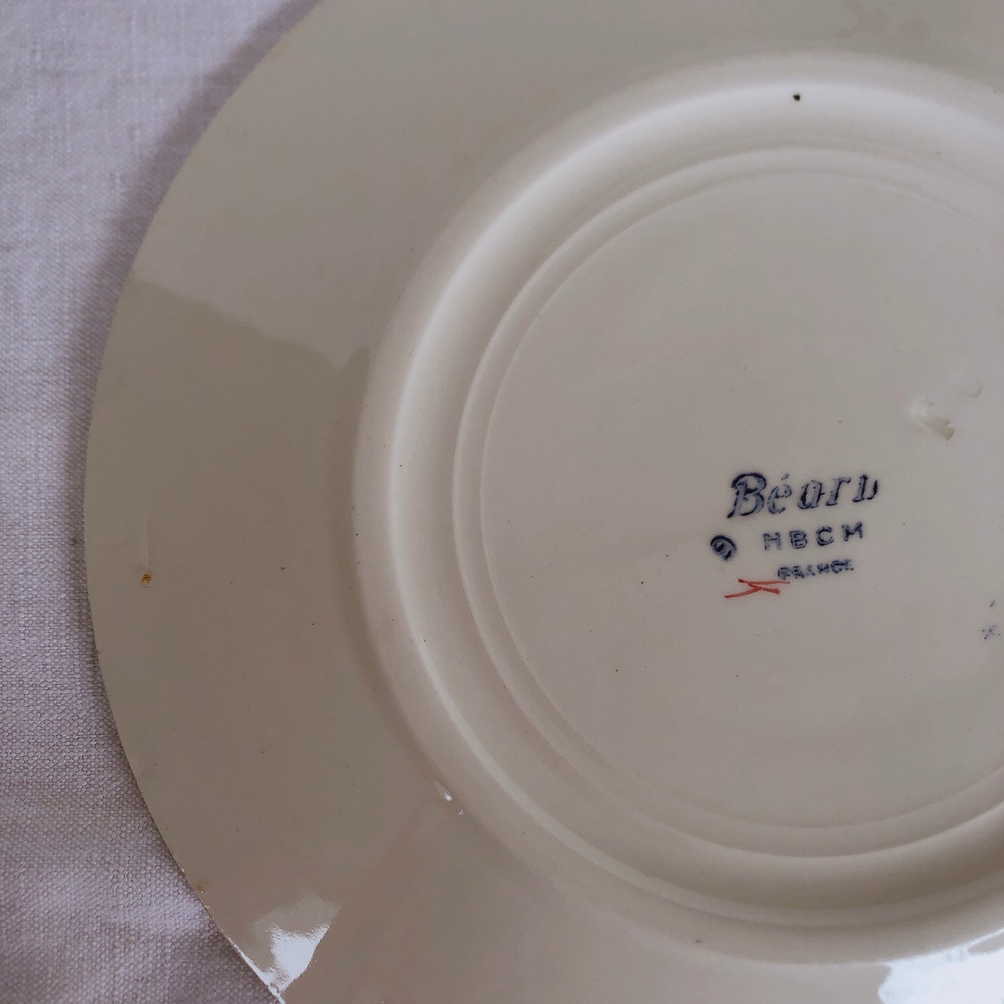 ご予約 フランスアンティーク HBCM Béarn クレイユエモントロー バスク柄 デザートプレート 20.5㎝「レッドxダークブルー」a フランスアンティーク食器 ブロカント 蚤の市
