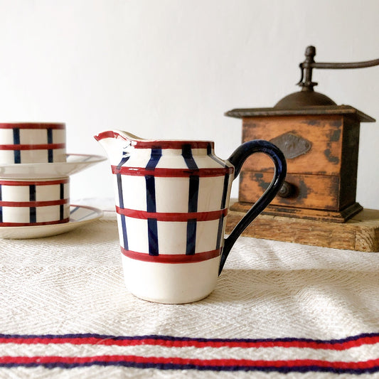 クレイユモントロー HBCM Béarn バスク柄 ミルクポット「レッド・ブルー」フランスアンティーク食器 ブロカントアンティークス バスク柄食器