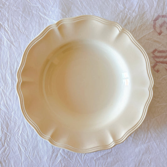 ディゴワン&サルグミンヌ 花リム デザートプレート A – フランスアンティーク アイボリー レリーフ 深皿 1920-1950年代