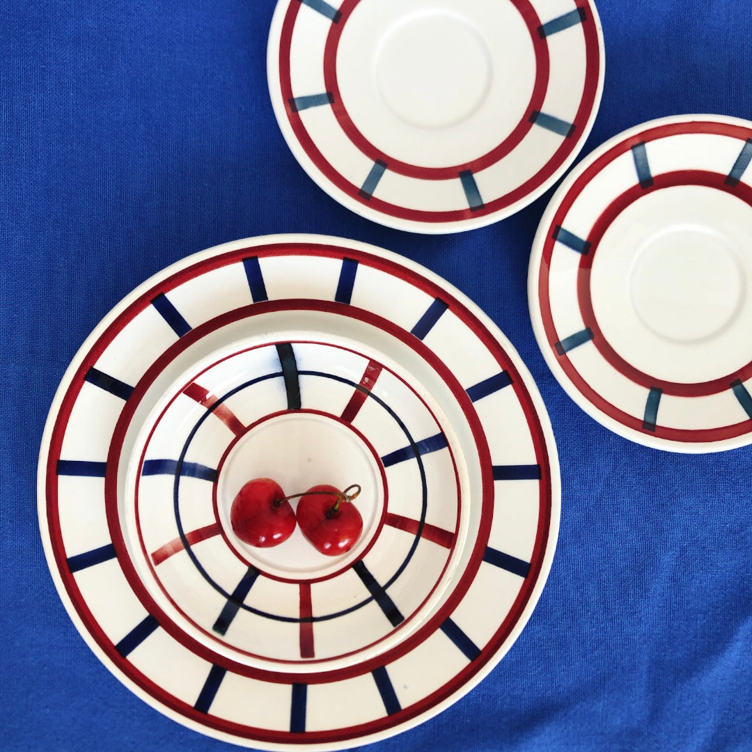 フランスアンティーク HBCM Béarn クレイユエモントロー バスク柄 デザート・サイドプレート「レッドxブルー」 フランスアンティーク食器 ブロカント 蚤の市