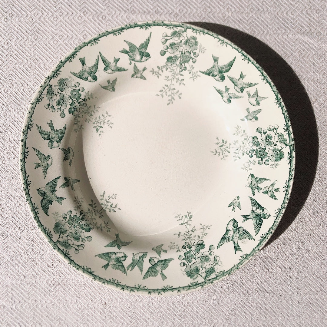 ショワジー・ル・ロワ アンティークプレート 小鳥とワイルドローズ 深皿 23cm E フランスアンティーク食器・プレート ブロカント 蚤の市