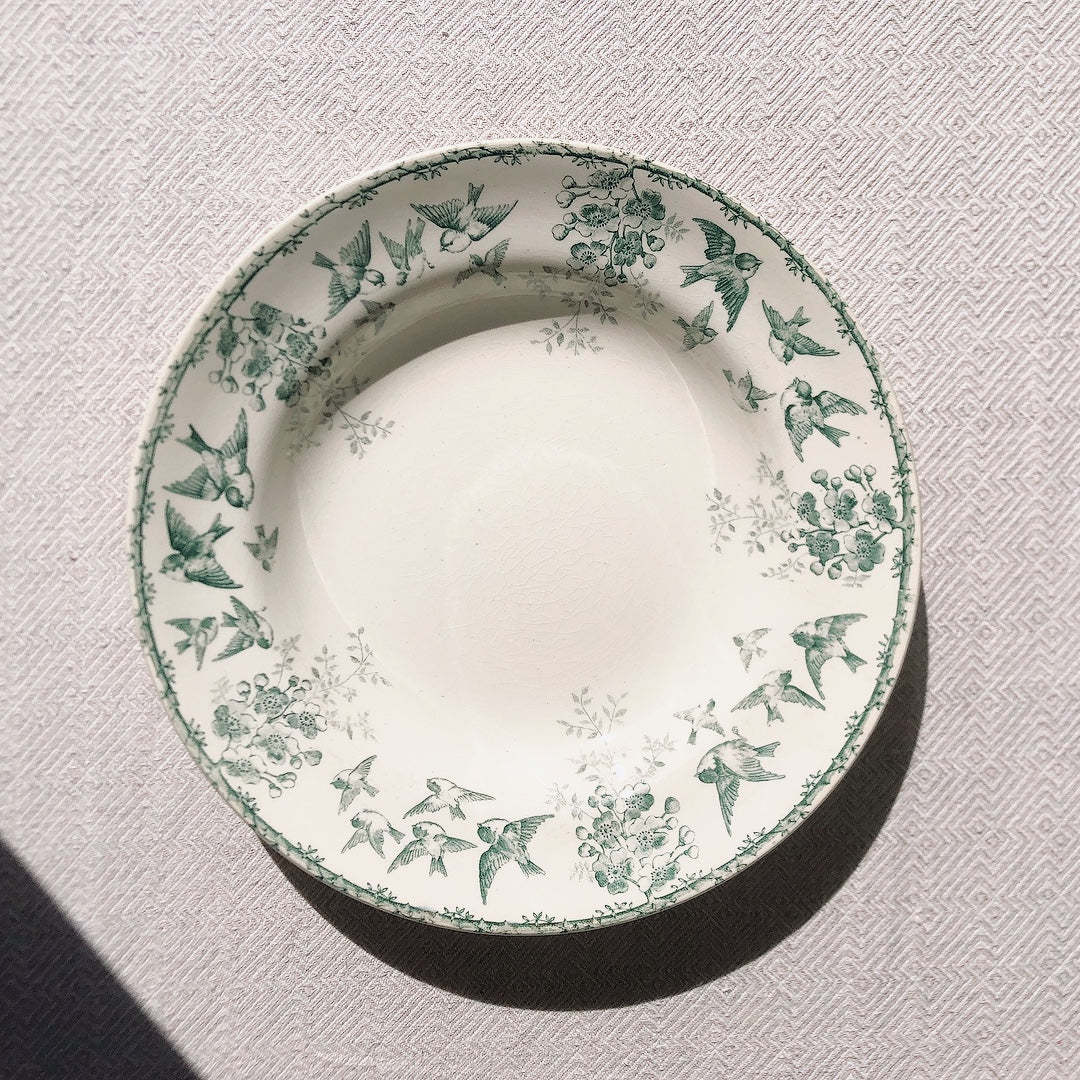 ショワジー・ル・ロワ アンティークプレート 小鳥とワイルドローズ 深皿 23cm D フランスアンティーク食器・プレート フランス直送アンティーク