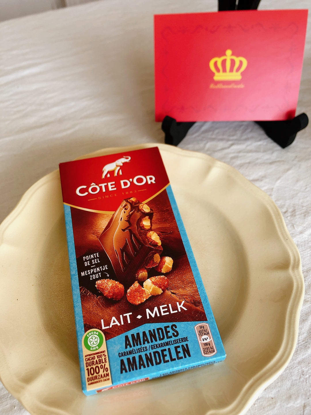 チョコレート CÔTE D'OR コートドール キャラメリゼされたアーモンドと塩入りのミルクチョコ フランス土産 ベルギーチョコ