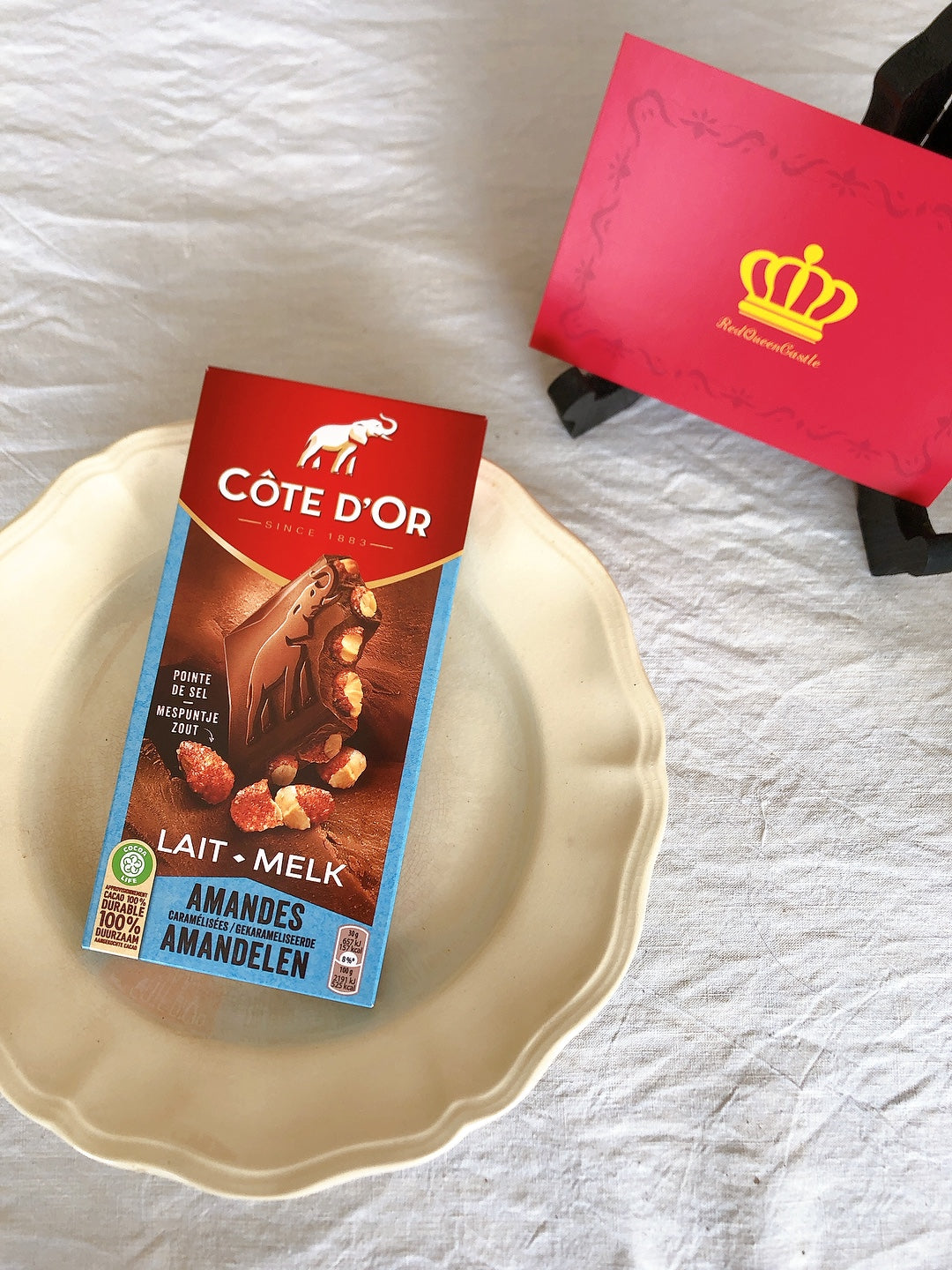 チョコレート CÔTE D'OR コートドール キャラメリゼされたアーモンドと塩入りのミルクチョコ フランス土産 ベルギーチョコ