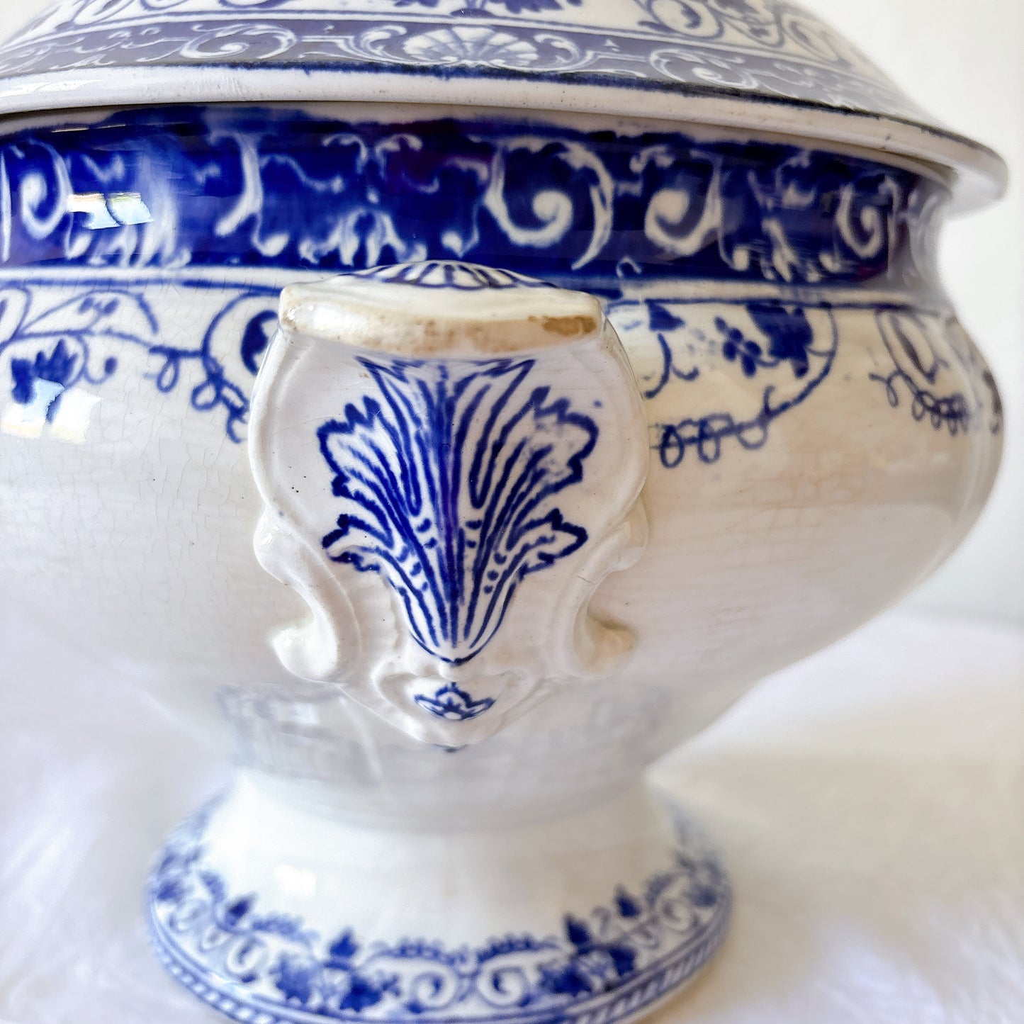 フランスアンティーク ロンウィ（Longwy） 「Louis XV（ルイ15世）」シリーズ　蓋付きスープチュリーン｜ブルー＆ホワイト陶器