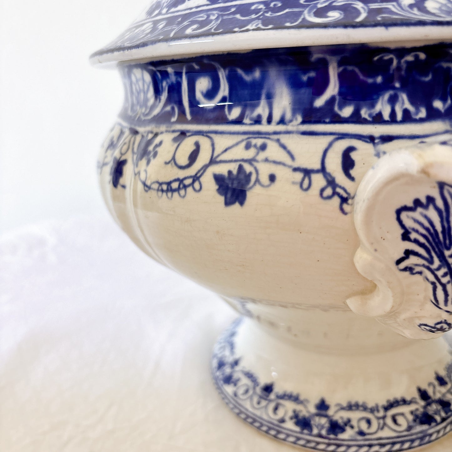フランスアンティーク ロンウィ（Longwy） 「Louis XV（ルイ15世）」シリーズ　蓋付きスープチュリーン｜ブルー＆ホワイト陶器