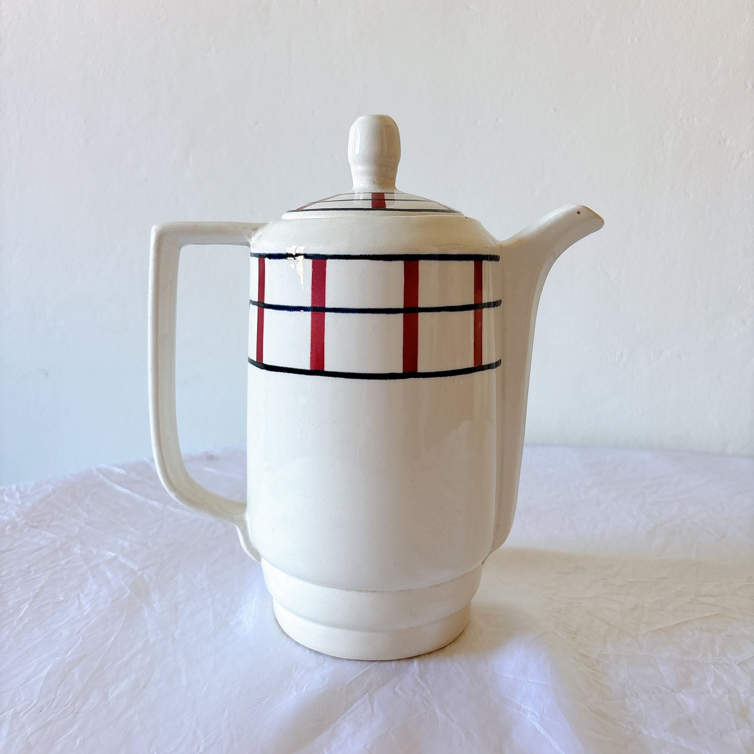 バスク柄 カフェオレポット 正面 赤青ストライプ