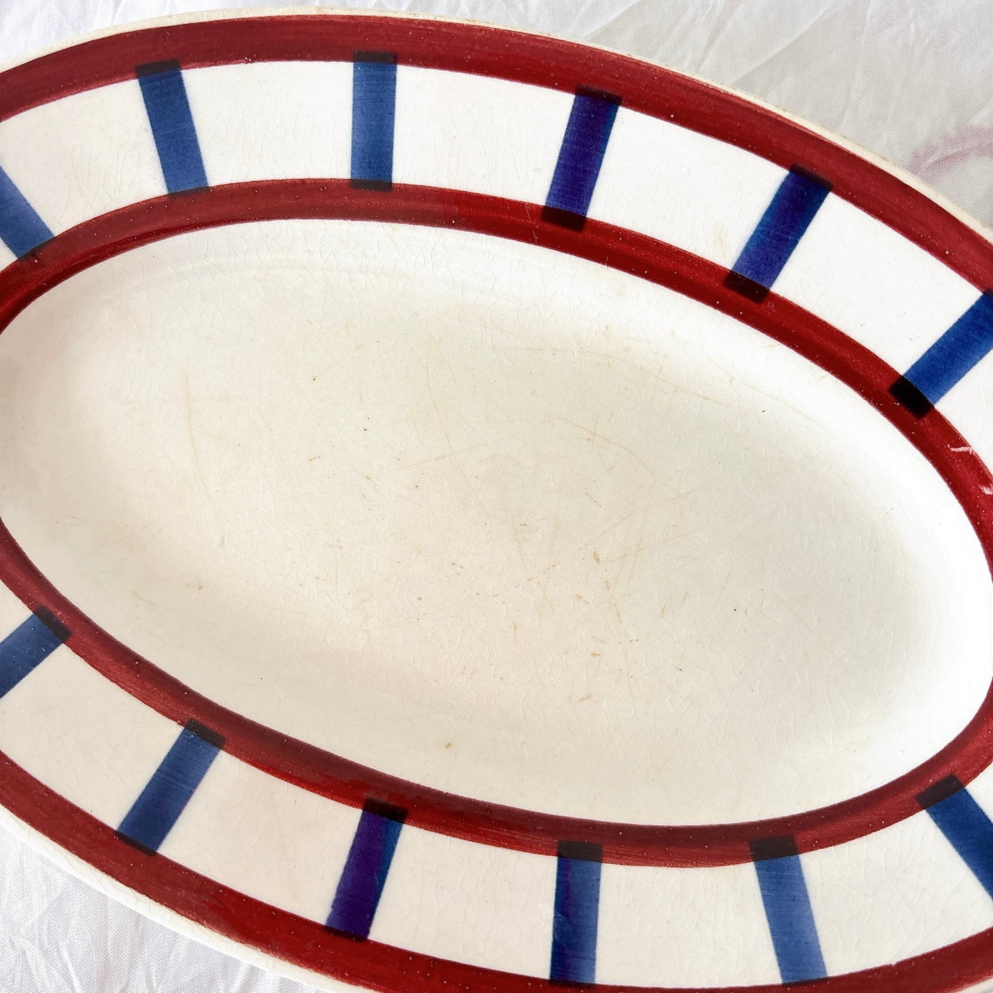 クレイユモントロー HBCM Béarn  バスク柄ラヴィエ オーバル皿  「レッドｘブルー」フランスアンティーク食器 ブロカント 蚤の市　バスク柄アンティーク
