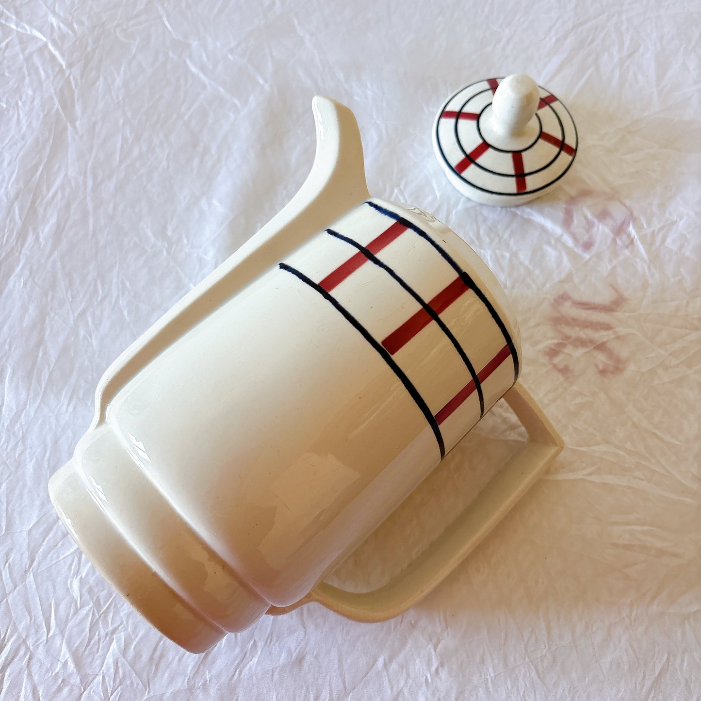 バスク柄 手描きライン 赤と青 伝統的デザイン