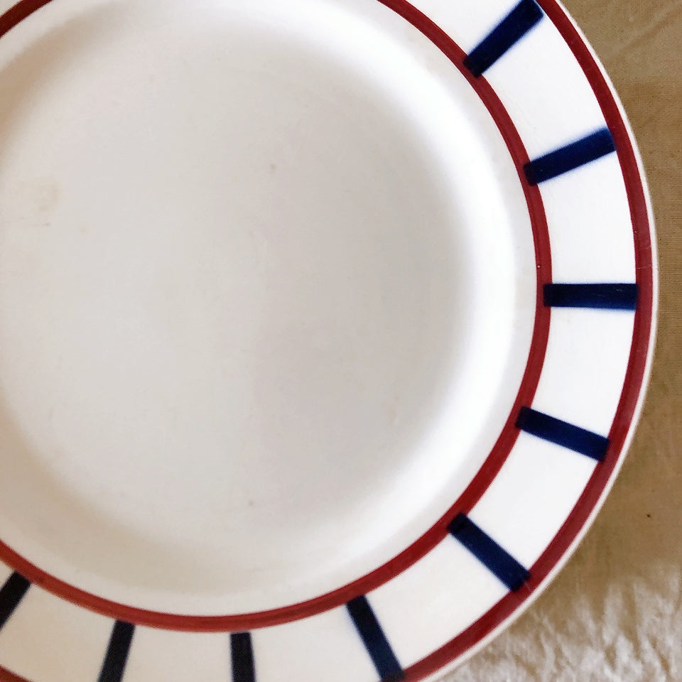 クレイユモントロー HBCM Béarn  バスク柄 大皿 ラウンドプレート26.4　レッドｘブルー　フランスアンティーク食器　バスク柄プレート　ブロカント 蚤の市