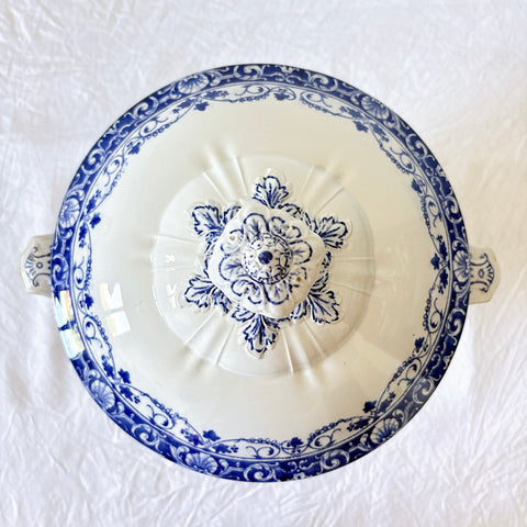 フランスアンティーク ロンウィ（Longwy） 「Louis XV（ルイ15世）」シリーズ　蓋付きスープチュリーン｜ブルー＆ホワイト陶器