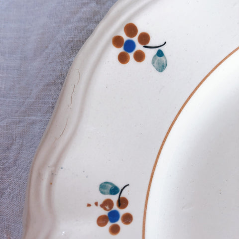 ディゴワンサルグミンヌ 花リム 『ARROMANCHES』 シリーズ　ディナープレート　平皿 A フランスアンティーク食器　蚤の市　ブロカント