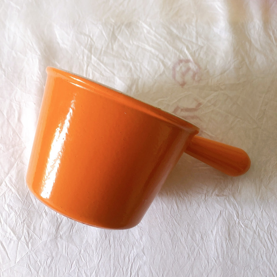 フランス　ルクルーゼ ヴィンテージ フォンデュ鍋 片手鍋蓋つき オレンジ　フランスアンティーク　ブロカント　蚤の市