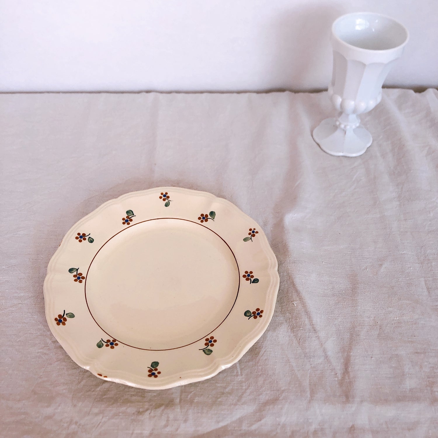 ディゴワンサルグミンヌ 花リム 『ARROMANCHES』 シリーズ　ディナープレート　平皿 F フランスアンティーク食器　蚤の市　ブロカント