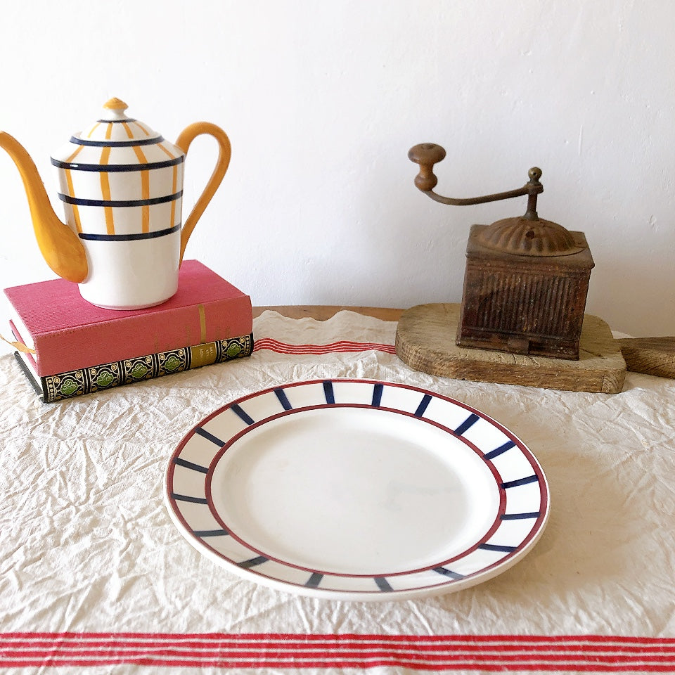 クレイユモントロー HBCM Béarn  バスク柄 大皿 ラウンドプレート26.4　レッドｘブルー　フランスアンティーク食器　バスク柄プレート　ブロカント 蚤の市