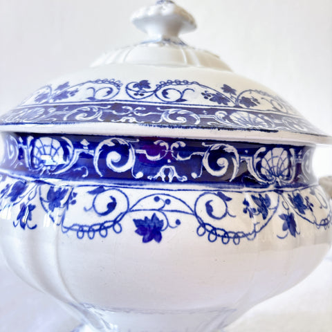 フランスアンティーク ロンウィ（Longwy） 「Louis XV（ルイ15世）」シリーズ　蓋付きスープチュリーン｜ブルー＆ホワイト陶器
