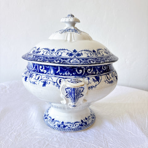 フランスアンティーク ロンウィ（Longwy） 「Louis XV（ルイ15世）」シリーズ　蓋付きスープチュリーン｜ブルー＆ホワイト陶器