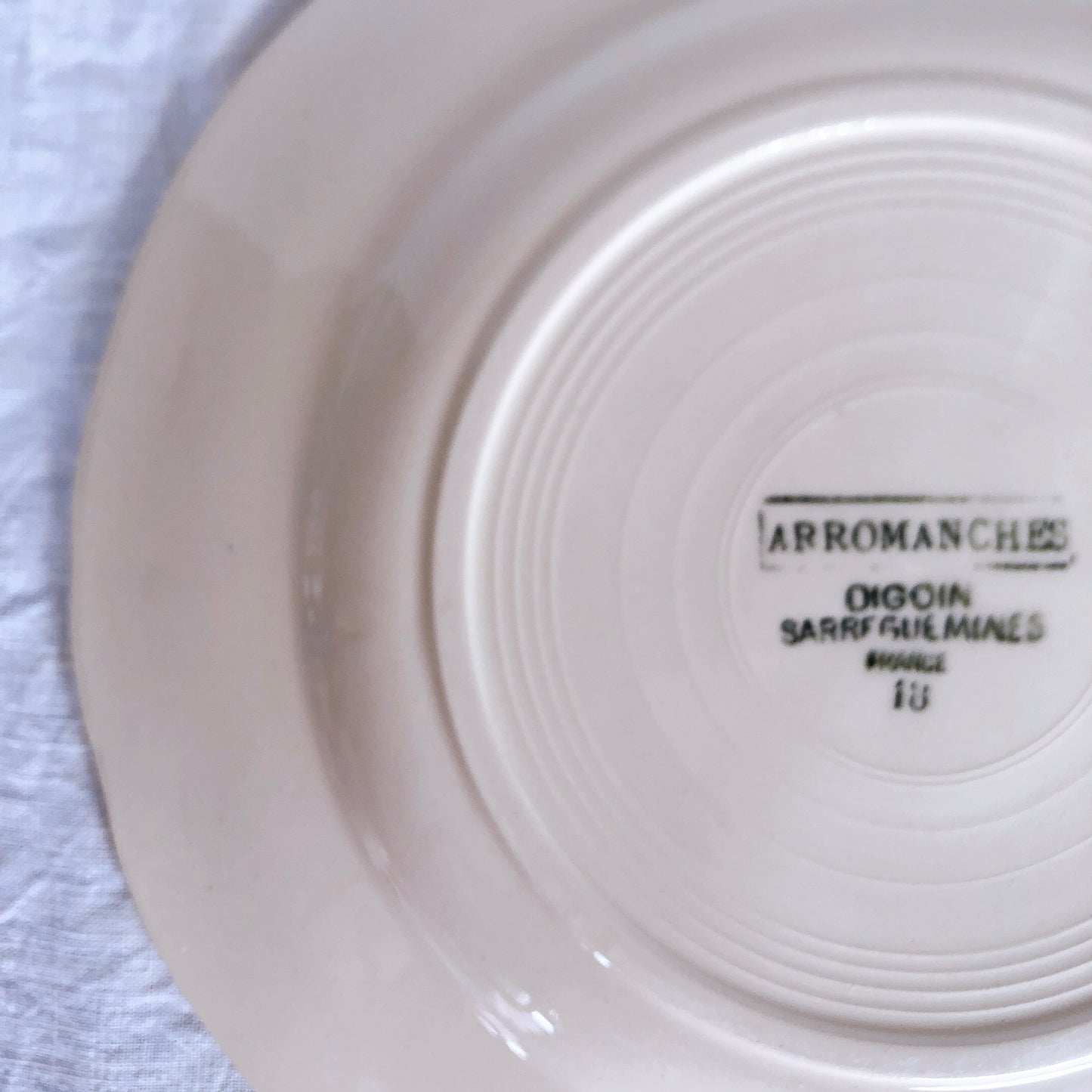 ディゴワンサルグミンヌ 花リム 『ARROMANCHES』 シリーズ　ディナープレート　平皿 B フランスアンティーク食器　蚤の市　ブロカント