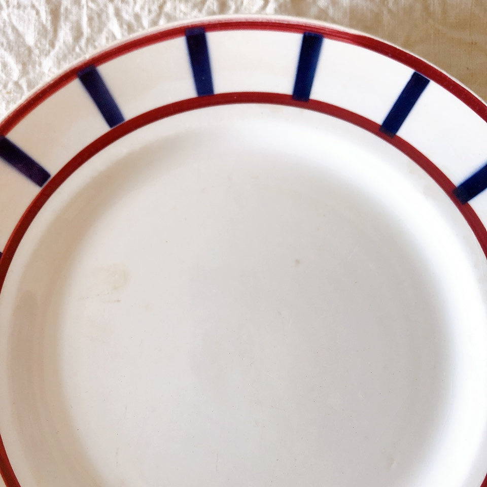 クレイユモントロー HBCM Béarn  バスク柄 大皿 ラウンドプレート26.4　レッドｘブルー　フランスアンティーク食器　バスク柄プレート　ブロカント 蚤の市