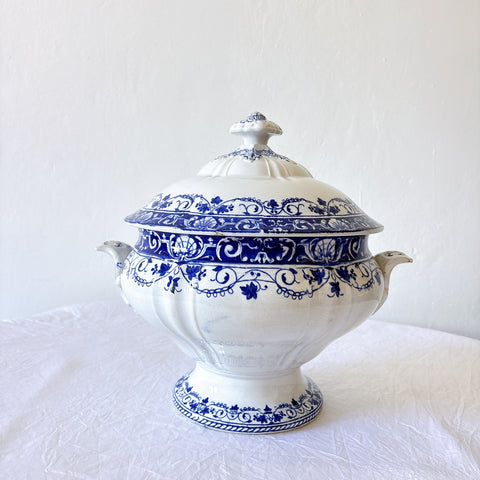 フランスアンティーク ロンウィ（Longwy） 「Louis XV（ルイ15世）」シリーズ　蓋付きスープチュリーン｜ブルー＆ホワイト陶器
