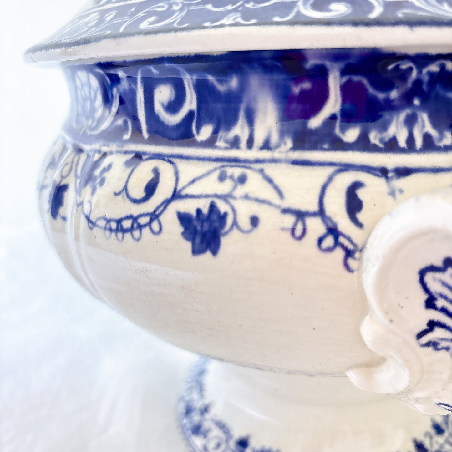 フランスアンティーク ロンウィ（Longwy） 「Louis XV（ルイ15世）」シリーズ　蓋付きスープチュリーン｜ブルー＆ホワイト陶器