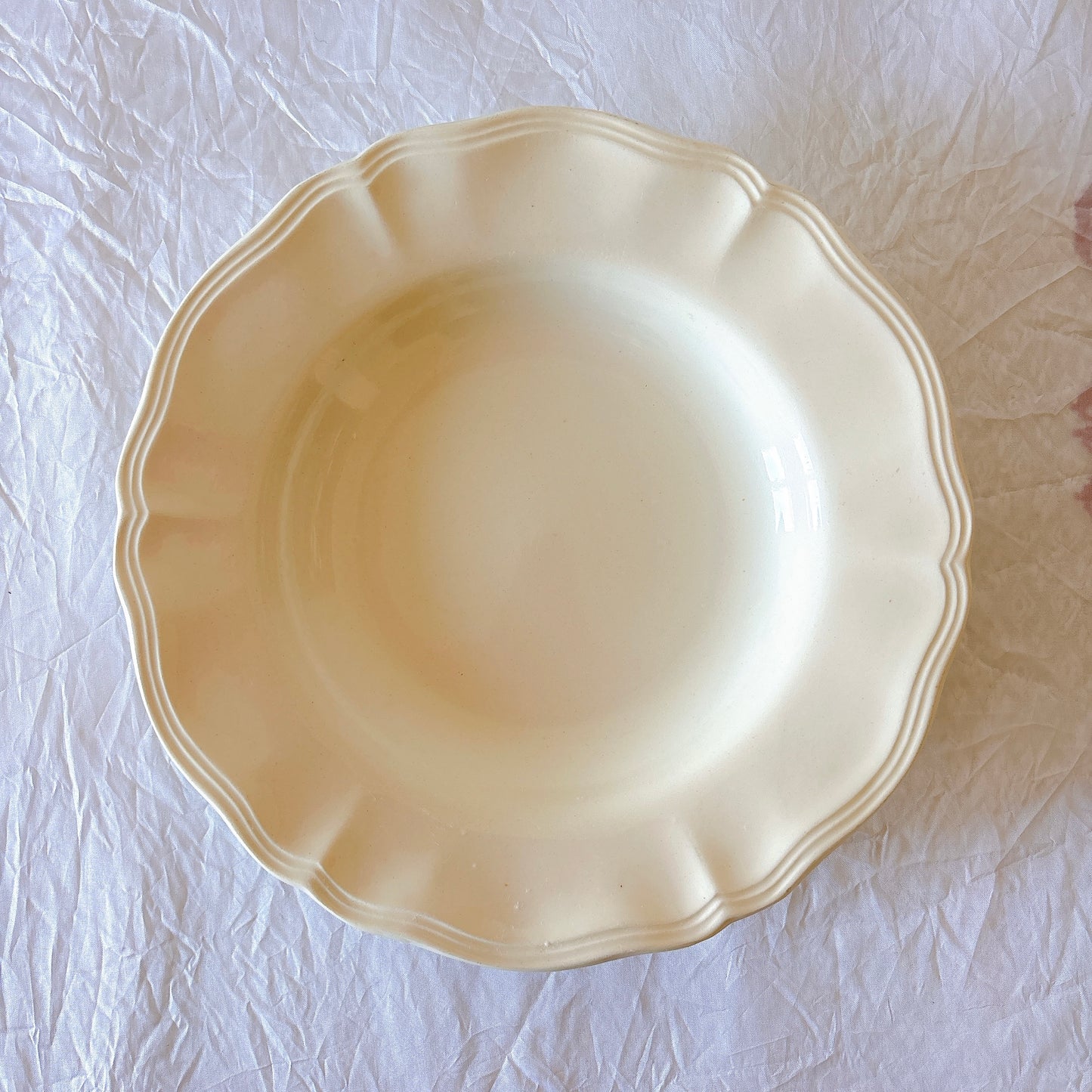 ディゴワン＆サルグミンヌ 花リム デザートプレート C – フランスアンティーク アイボリー レリーフ 深皿 1920-1950年代