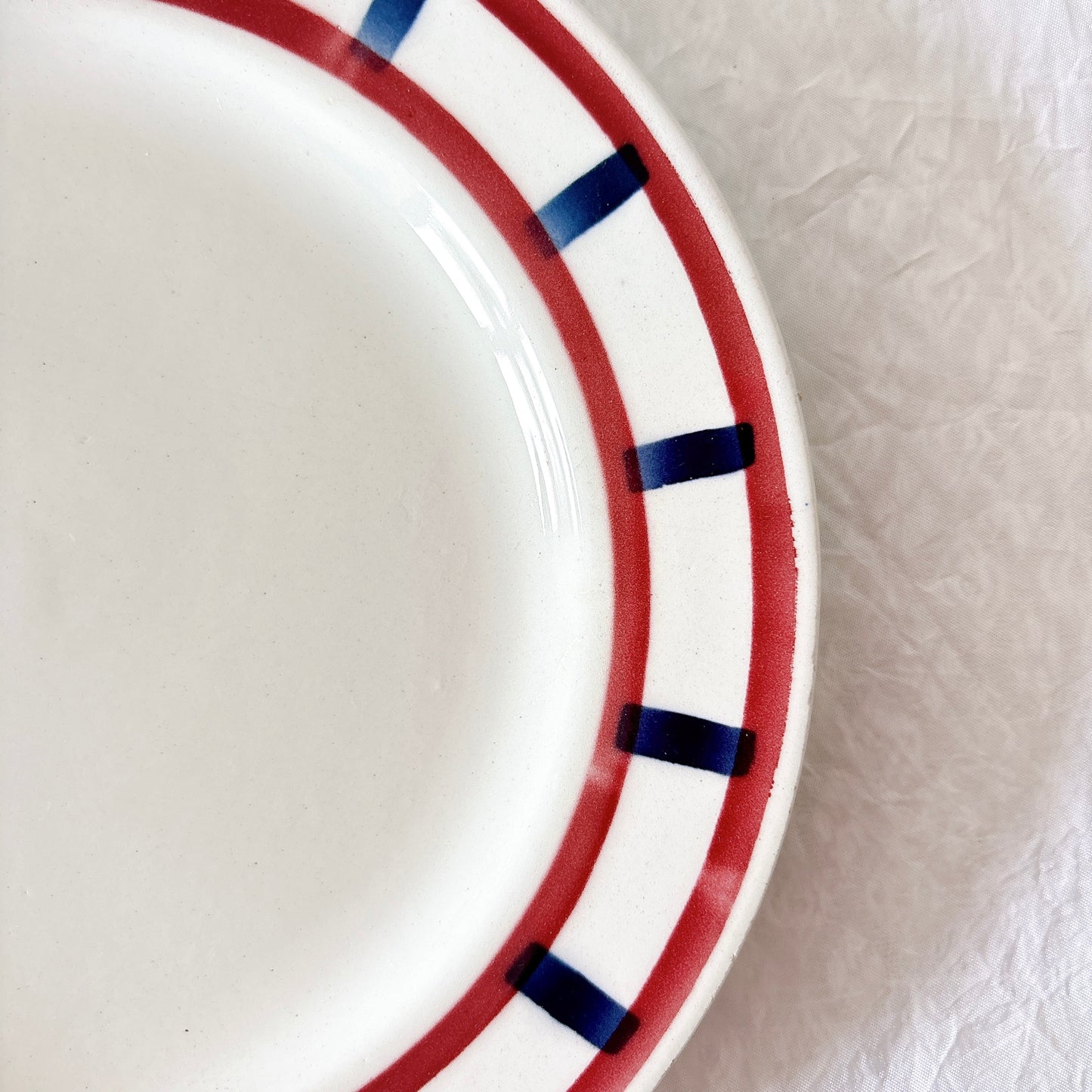 バドンヴィレー デザートプレート/平皿 19.8㎝ バスク柄『レッド・ブルー』 フランスアンティーク食器 フランス蚤の市 ブロカント

