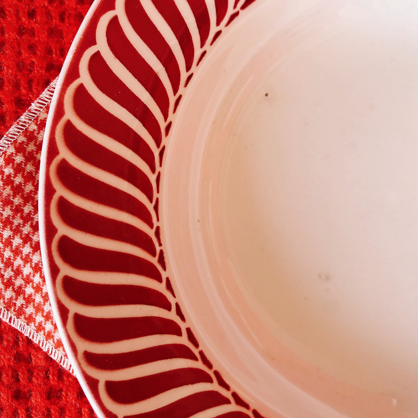 ディゴワンサルグミンヌ Digoin&sarregumines スーププレート/深皿 ”JACQUOT” レッド　フランスアンティーク食器　ブロカント　蚤の市