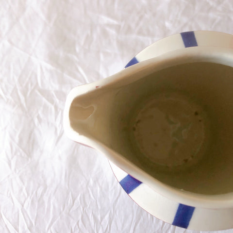 クレイユモントロー HBCM Béarn バスク柄 ミルクポット「レッド・ブルー」フランスアンティーク食器 ブロカントアンティークス　バスク柄食器