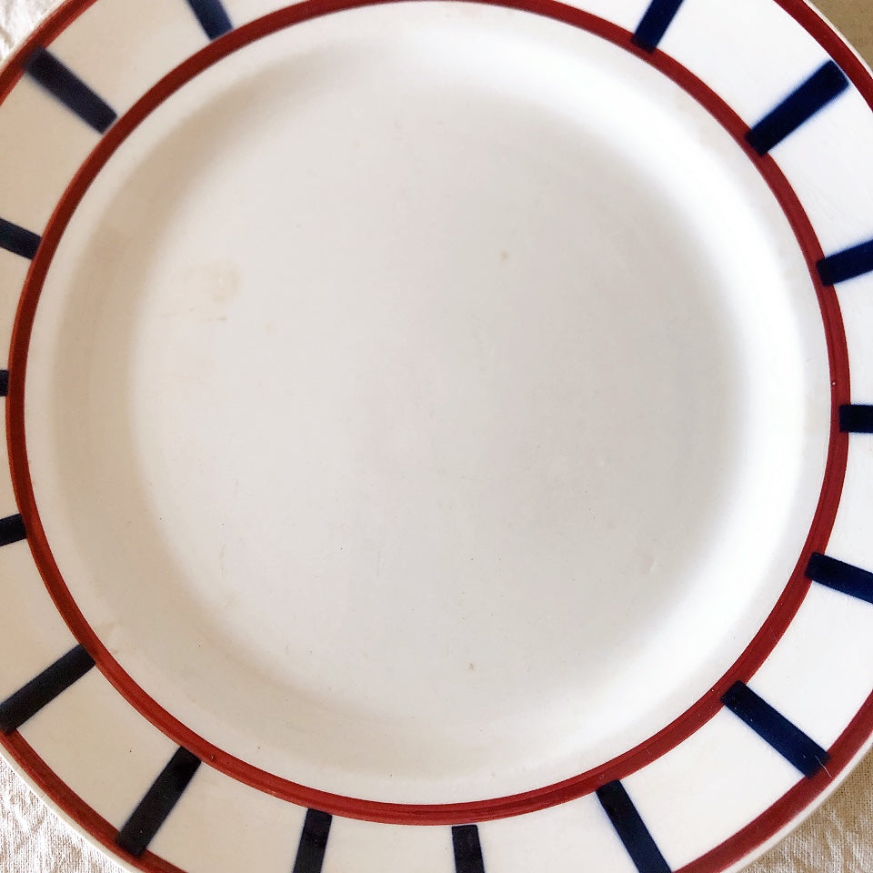 クレイユモントロー HBCM Béarn  バスク柄 大皿 ラウンドプレート26.4　レッドｘブルー　フランスアンティーク食器　バスク柄プレート　ブロカント 蚤の市