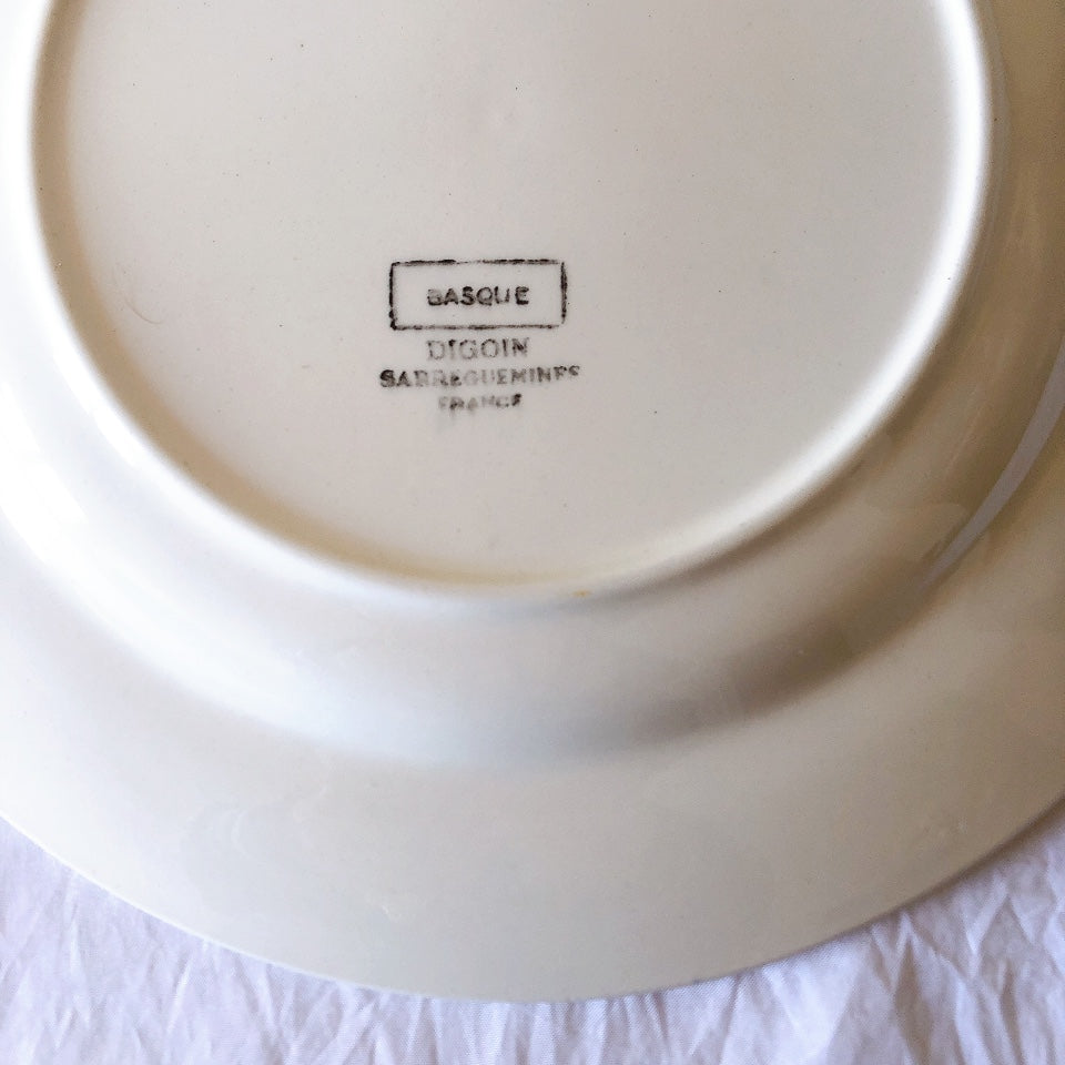 ディゴワンサルグミンヌ 『BASQUE』バスク柄 ディナープレート・平皿『レッド・ブルー』 フランスアンティーク食器 フランス蚤の市・ブロカントアンティーク バスク柄ディナープレート