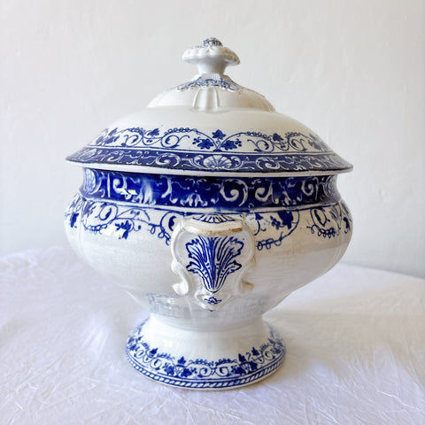 フランスアンティーク ロンウィ（Longwy） 「Louis XV（ルイ15世）」シリーズ　蓋付きスープチュリーン｜ブルー＆ホワイト陶器