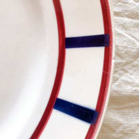 クレイユモントロー HBCM Béarn  バスク柄 大皿 ラウンドプレート26.4　レッドｘブルー　フランスアンティーク食器　バスク柄プレート　ブロカント 蚤の市