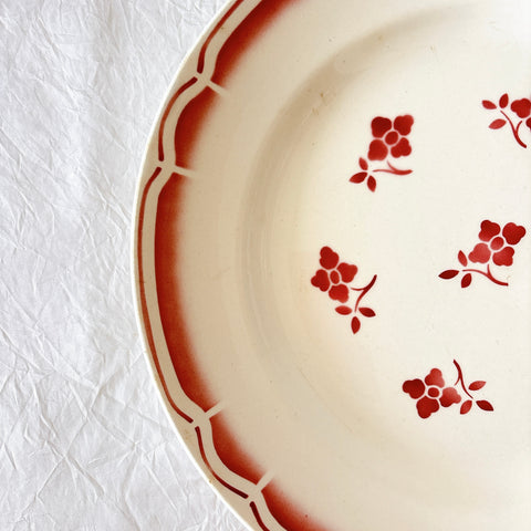バドンヴィレー 赤い花柄 アンティーク大皿 28cm ラウンドプレート 1930年代 フランスアンティーク食器 Badonviller