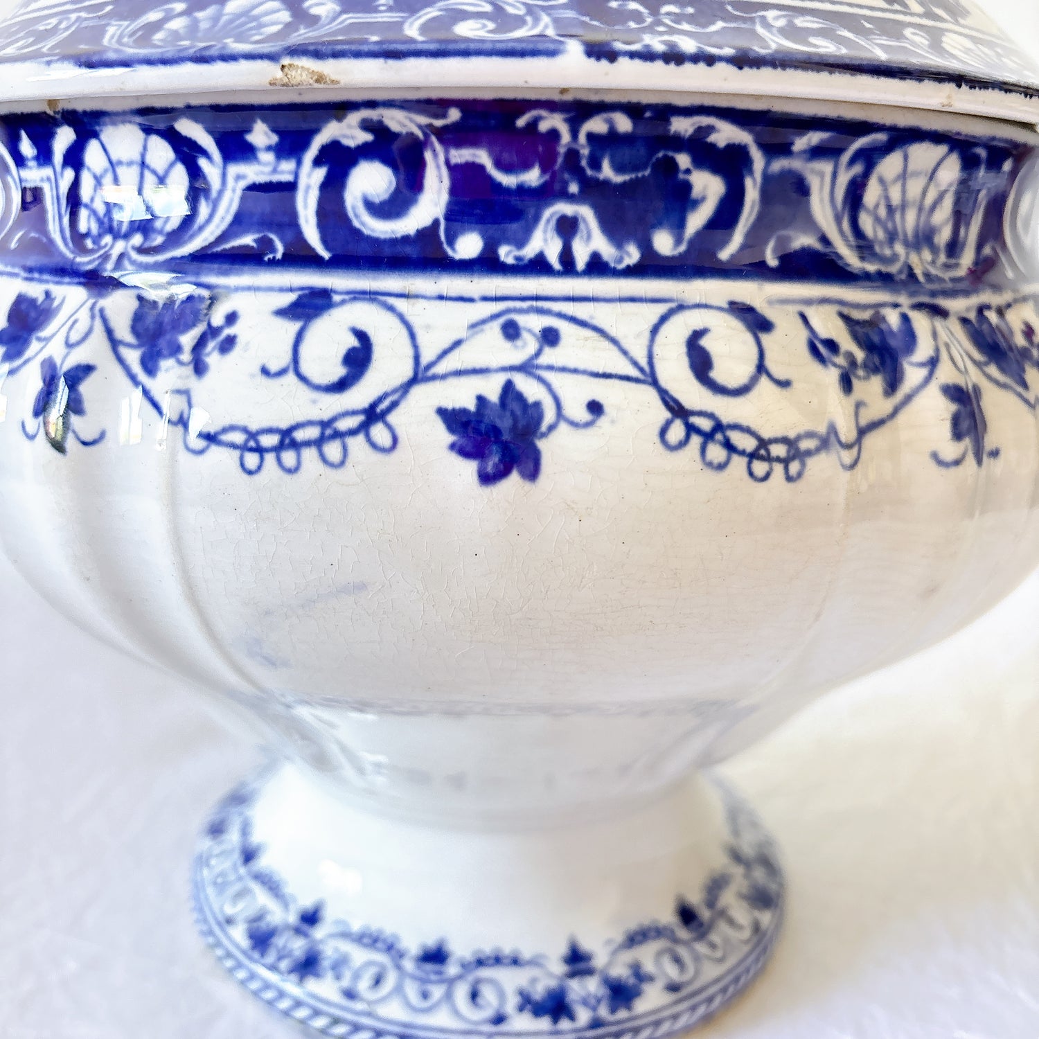 フランスアンティーク ロンウィ（Longwy） 「Louis XV（ルイ15世）」シリーズ　蓋付きスープチュリーン｜ブルー＆ホワイト陶器
