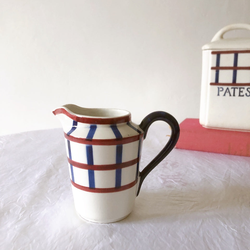 クレイユモントロー HBCM Béarn バスク柄 ミルクポット「レッド・ブルー」フランスアンティーク食器 ブロカントアンティークス　バスク柄食器