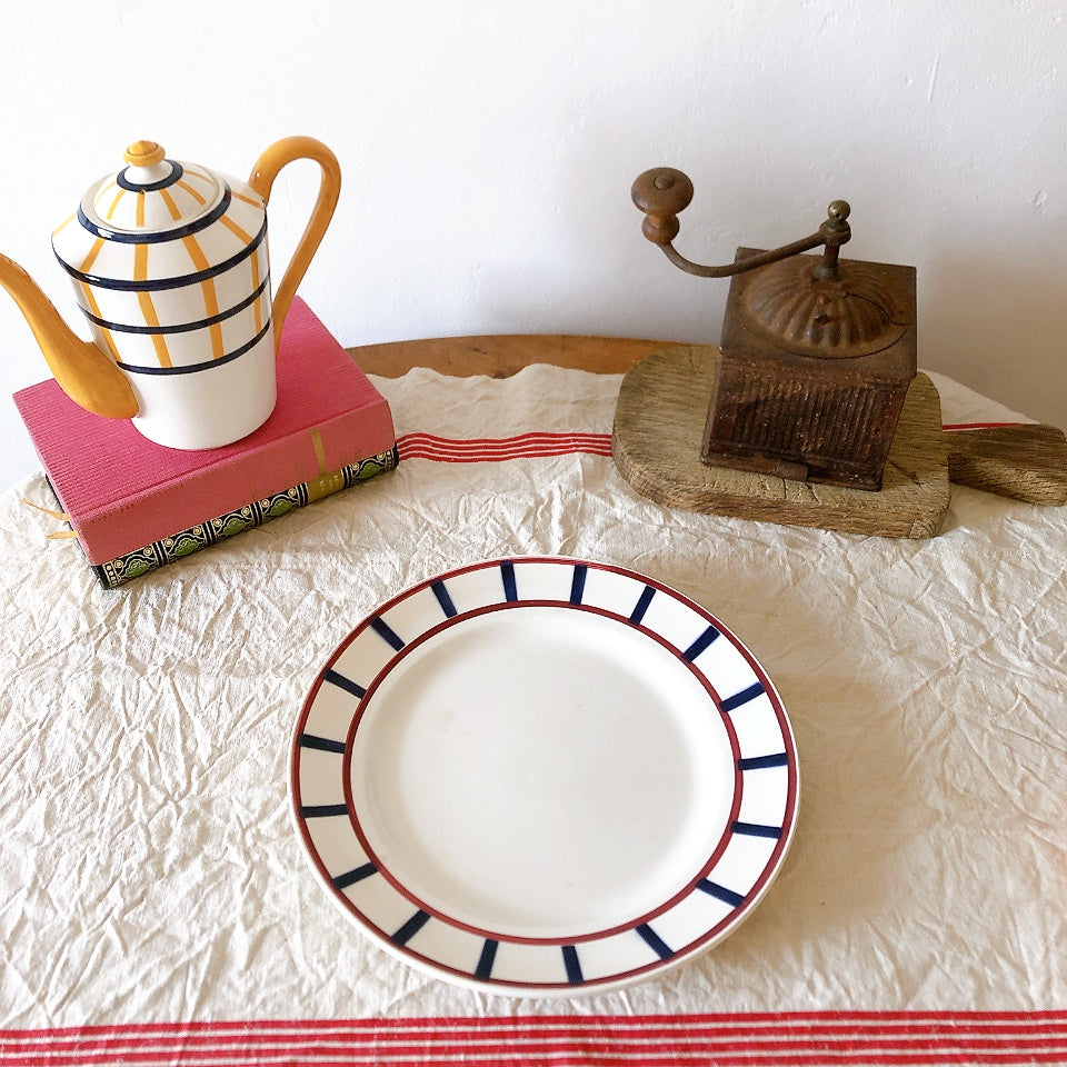 クレイユモントロー HBCM Béarn  バスク柄 大皿 ラウンドプレート26.4　レッドｘブルー　フランスアンティーク食器　バスク柄プレート　ブロカント 蚤の市