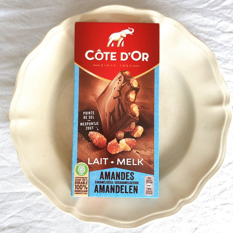 チョコレート CÔTE D'OR コートドール キャラメリゼされたアーモンドと塩入りのミルクチョコ フランス土産　ベルギーチョコ