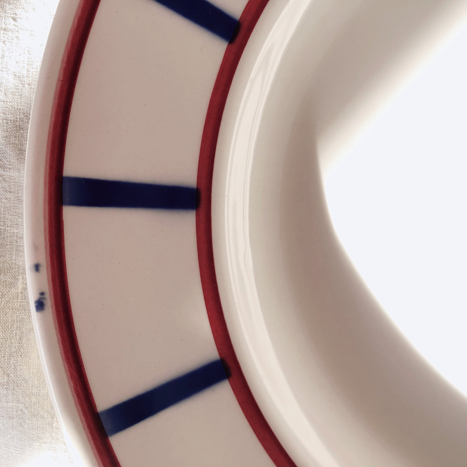 ディゴワンサルグミンヌ バスク柄プレート 大皿 30.8cm『ルージュ・マリン』フランスアンティーク食器 フランス蚤の市・ブロカント バスク柄食器